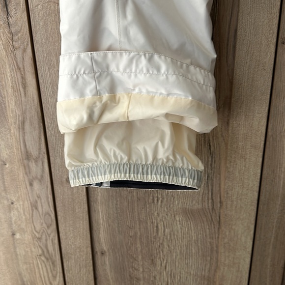 The North Face ski/snowboard pants. - Picture 4 of 9